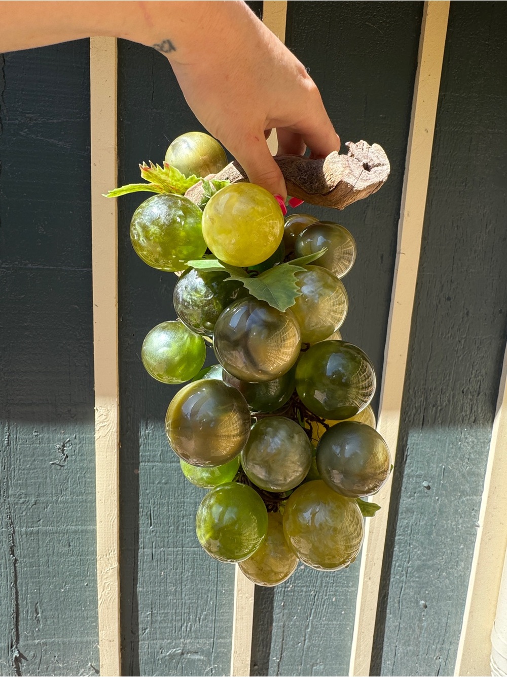 Mid Century Vintage Green Lucite Grapes - Picture 2 of 12